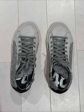 P448 high top glitter sneakers. - size 8